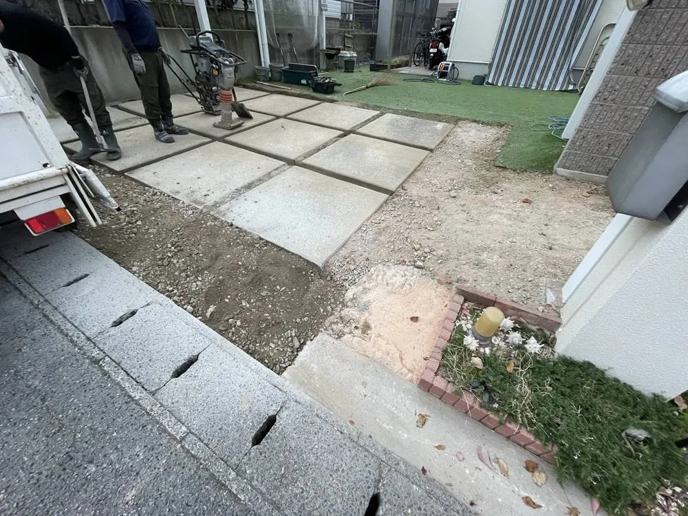 宇美町 T様邸 駐車場土間打工事 転圧・下地づくり
