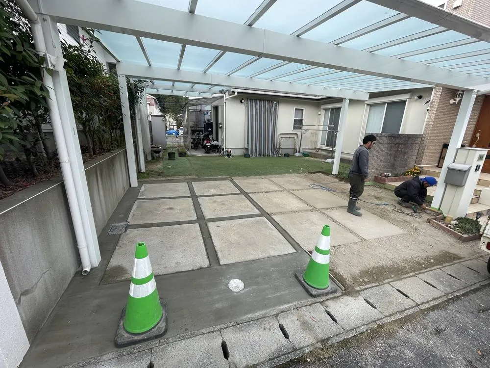 宇美町 T様邸 駐車場土間打工事 施工中のようす
